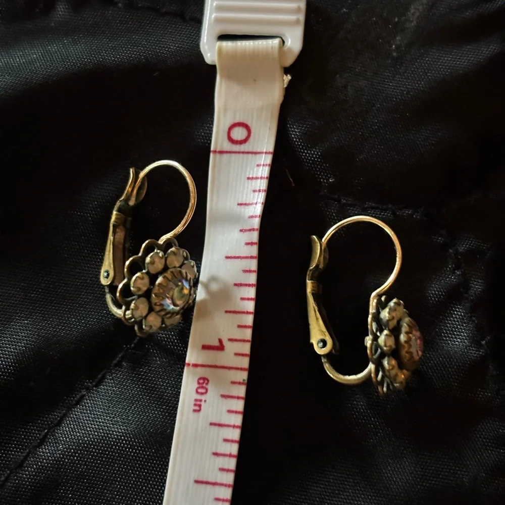Vintage Gold Floral Crystal Earrings - Picture 6 of 6